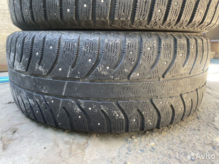 Bridgestone Ice Cruiser 7000 215/60 R16 95T