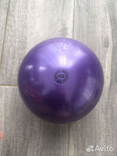 Гимнастический мяч, булавы