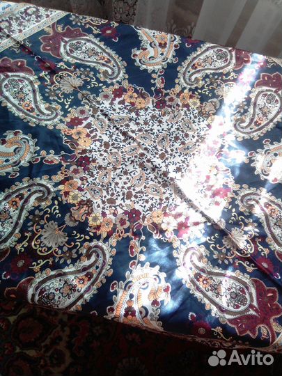 Платок шелковый новый