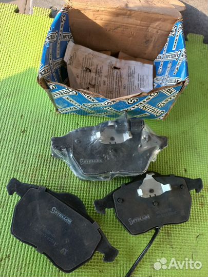 Колодки тормозные передние Ауди 100 C4