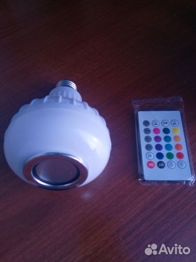 Новая лампочка с динамиком и пультом