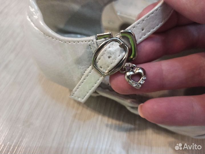 Нарядные туфли для девочки 26р