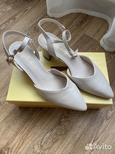 Босоножки 38