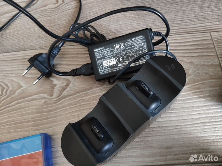 Sony playstation 4 pro 1tb (идеал, стоит без дела)