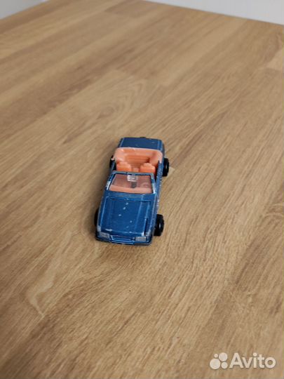 Модель автомобиля majorette mustang