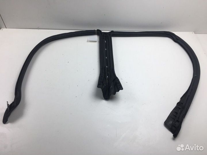 Уплотнитель проема двери левый Toyota Windom VCV10