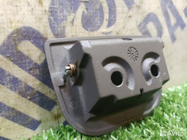 Крепление полки багажника Bmw 750I седан 4.8