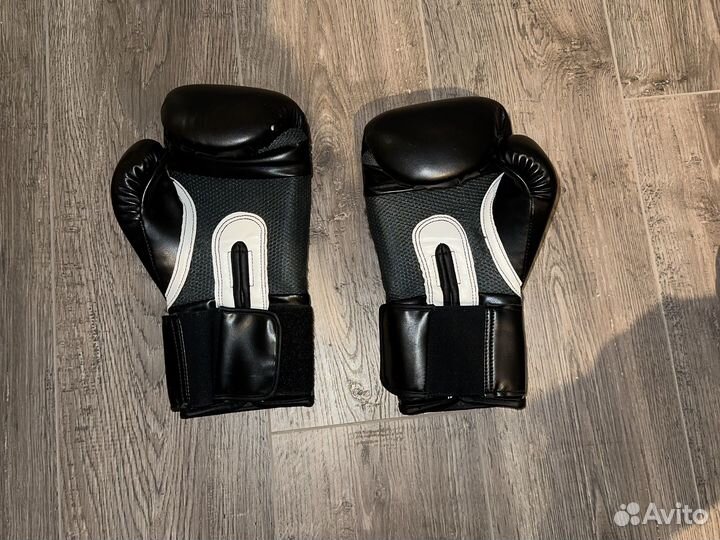 Боксерские перчатки 12 oz Everlast