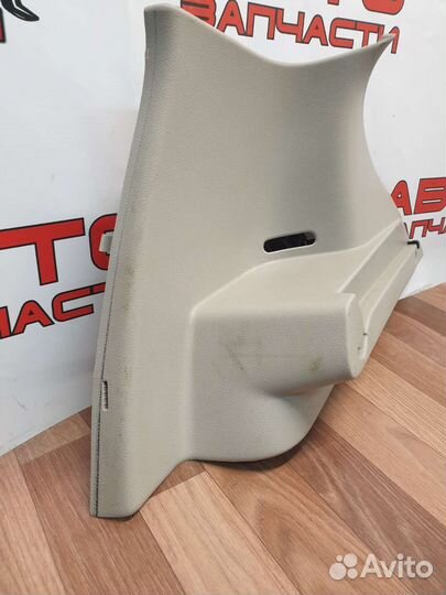 Обшивка багажника правая Renault Sandero 2