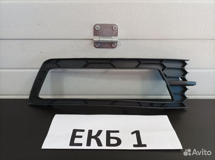 Окантовка птф левая Skoda Rapid 2012