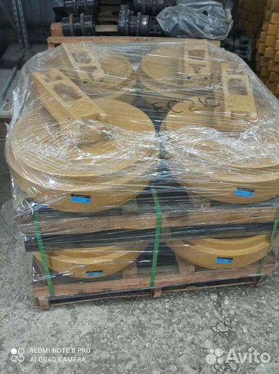 Колесо направляющее Hitachi ZX200LC-5G 9303011