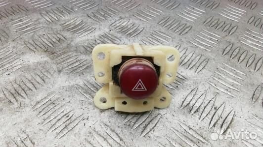 Кнопка аварийки mitsubishi L200 K4T (GEA16I501)