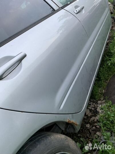 Задняя правая дверь Mitsubishi Lancer cedia