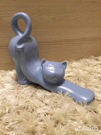 Статуэтка фарфоровая кошка