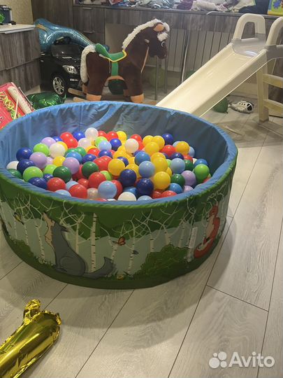 Бассеин с шариками и горкой