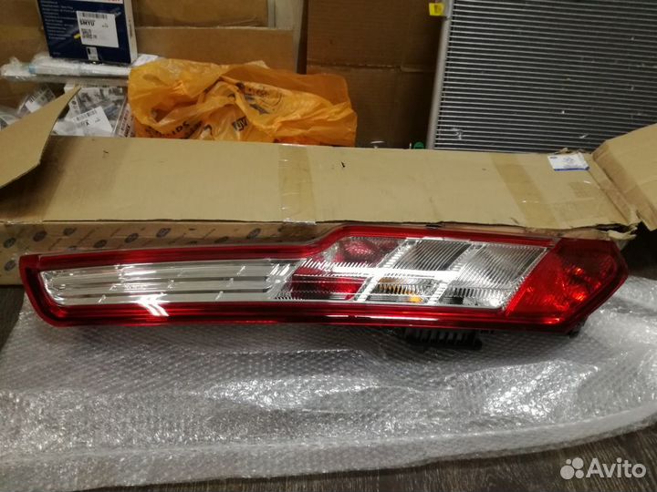 Фонарь 1933338 Ford tourneo transit custom