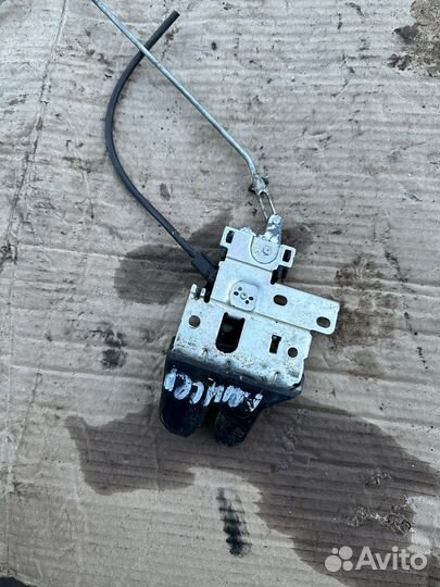 Замок крышки багажника Седан Mitsubishi Lancer 9