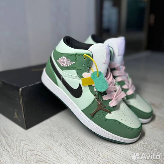 Кроссовки Nike Air Jordan 1 Mid