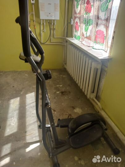 Мини велотренажер для ног и рук