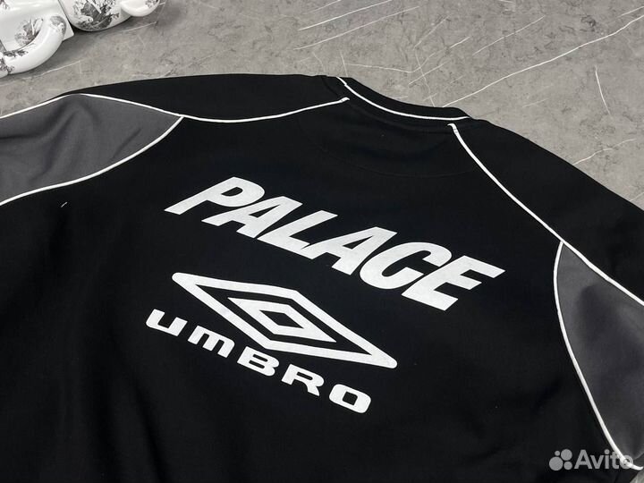 Свитшот Palace x Umbro