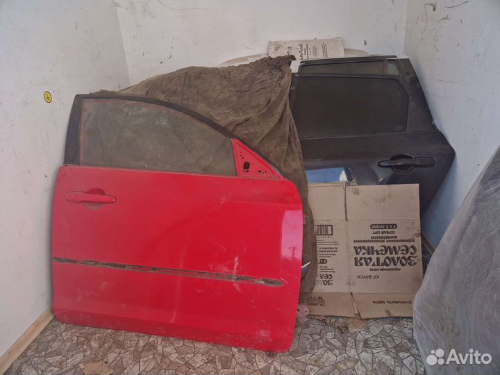 Передняя правая дверь мазда 3 бк хетчбек