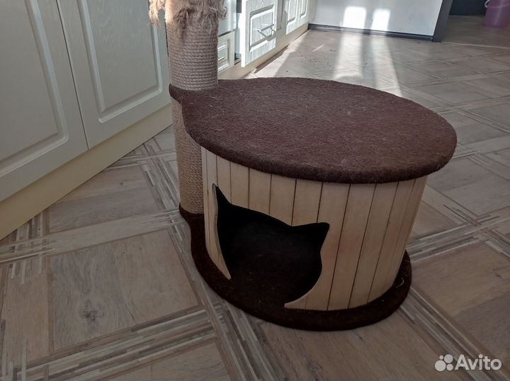 Домик для кошки с когтеточкой бу