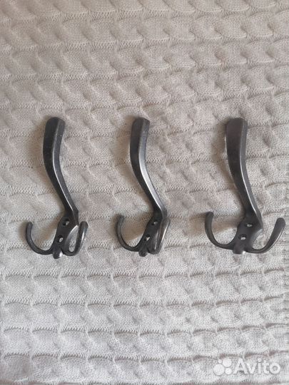 Крючки настенные трехрожковые