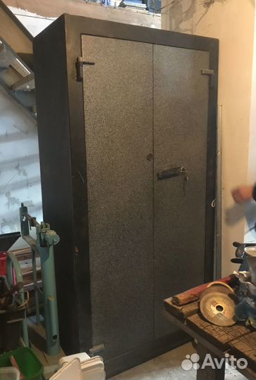 Сейф огромный 195х100