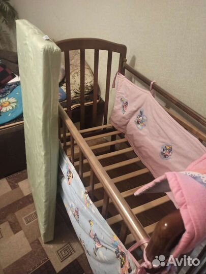 Детская кровать с матрасом и бортиками