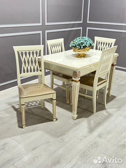 Новые стол и стулья