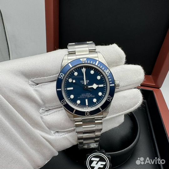 Часы Tudor Black Bay