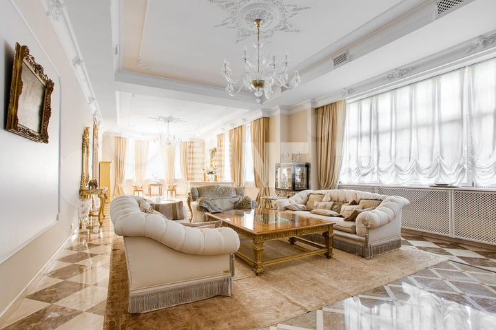 Дом 780 м² на участке 15 сот.