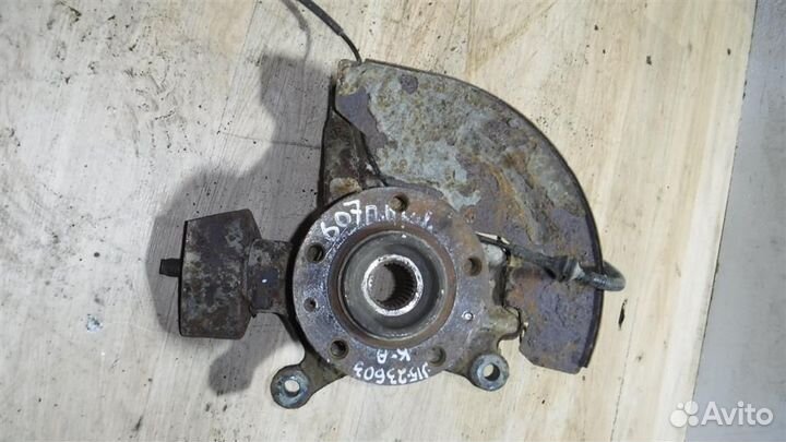 Кулак поворотный передний правый Peugeot 607 1999