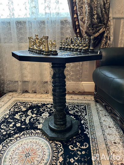 Шахматы из бронзы и натурального камня