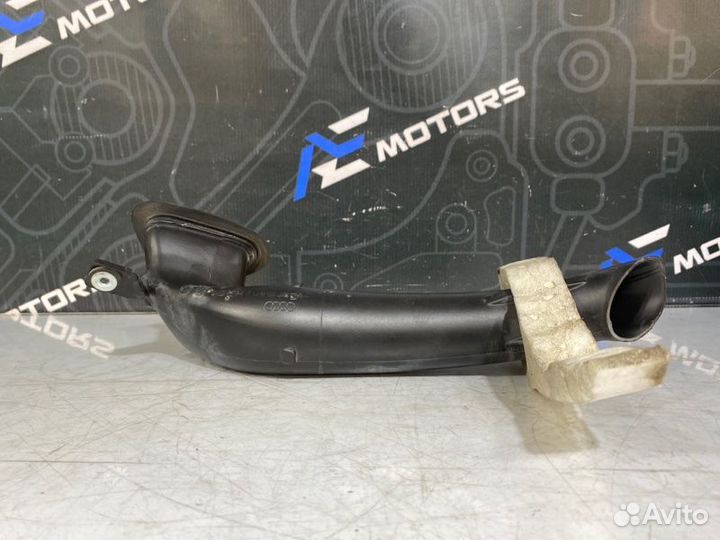 Патрубок воздушного фильтра Audi A6 C6 AUK 2006