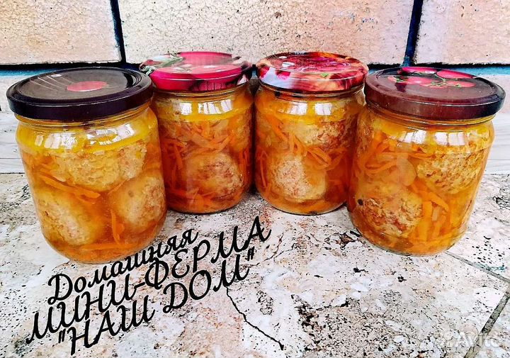 Домашние котлетки с густой подливкой и овощами