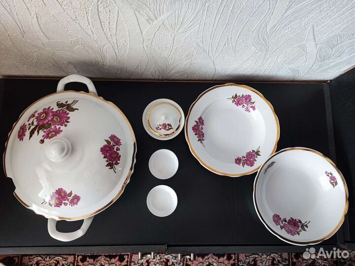 Набор столовой посуды (сервиз)