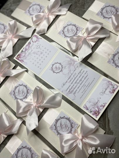 Вертикальные приглашения на свадьбу с календариком