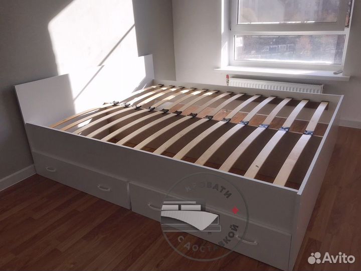 Кровать