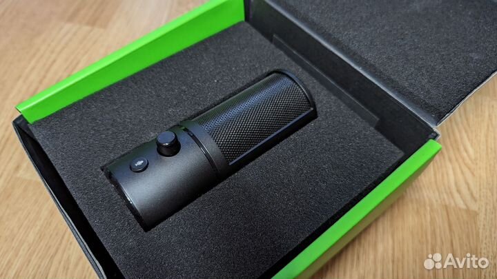 Микрофон Razer Seiren X
