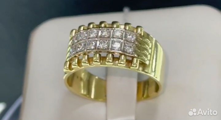 Золотое кольцо с бриллиантами