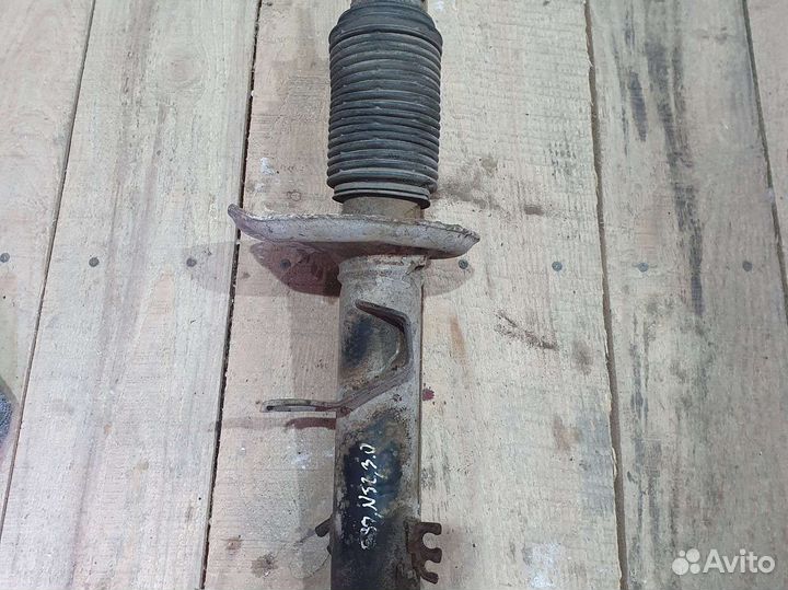 Стойка передняя левая BMW X3 E83