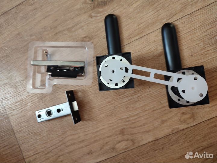 Продам новую ручку для двери