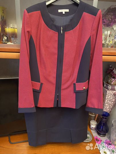 Костюм женский размер 48-50 в отмичнлм состоянии