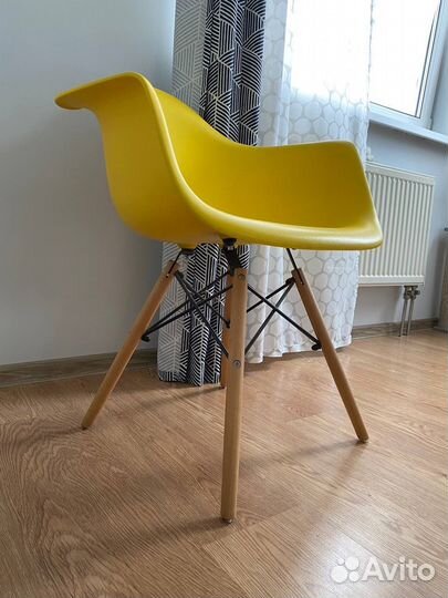Кресло Eames W желтое
