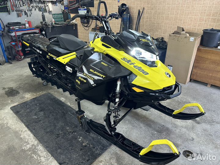 Ski-Doo Summit 850
