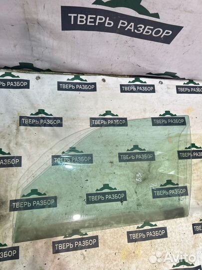 Стекло переднее левое Volkswagen Passat B3 1.8