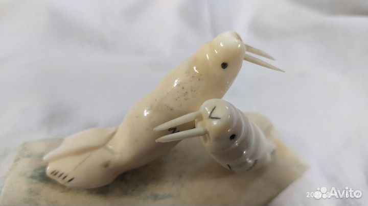 Статуэтка из кости