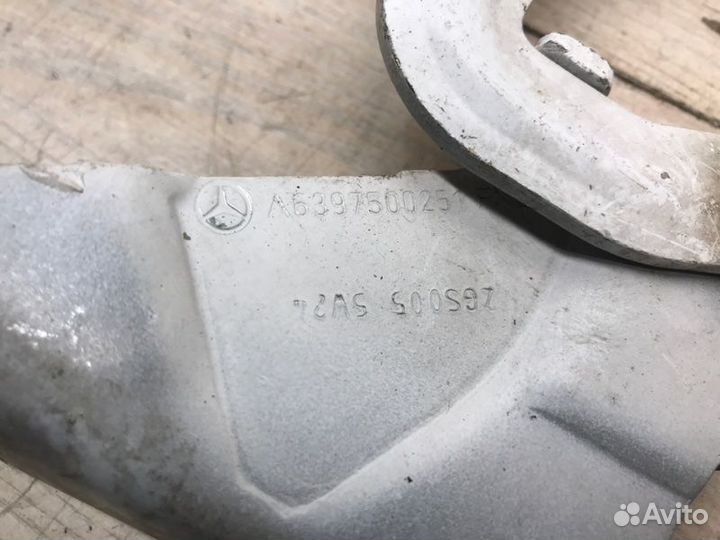 Петли капота Mercedes Vito W639