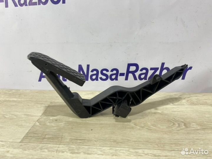 Педаль газа Audi A6 седан AEB 1998